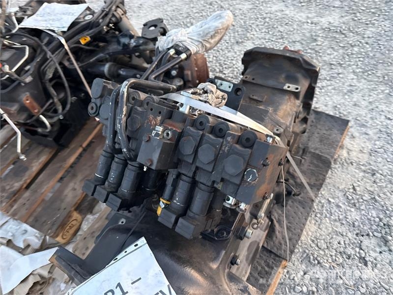 5115 DF TTV Agricultural Tractor Spare Parts Други компоненти