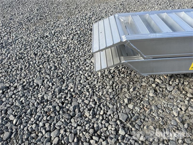  6 Ton Aluminum Loading Ramps (Unused) Vitle, dvigala in gradbeni dvižni sistemi