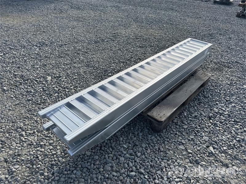 6 Ton Aluminum Loading Ramps (Unused) Vitle, dvigala in gradbeni dvižni sistemi