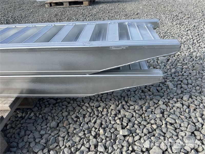 6 Ton Aluminum Loading Ramps (Unused) Vitle, dvigala in gradbeni dvižni sistemi