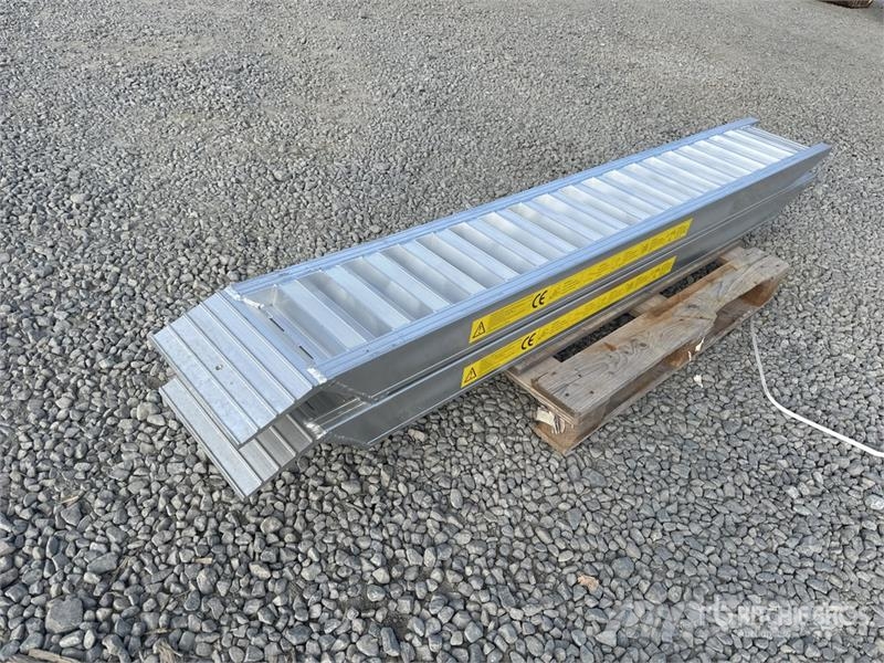 6 Ton Aluminum Loading Ramps (Unused) Vitle, dvigala in gradbeni dvižni sistemi