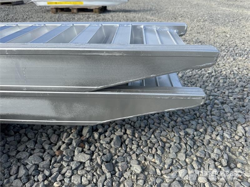 6 Ton Aluminum Loading Ramps (Unused) Vitle, dvigala in gradbeni dvižni sistemi