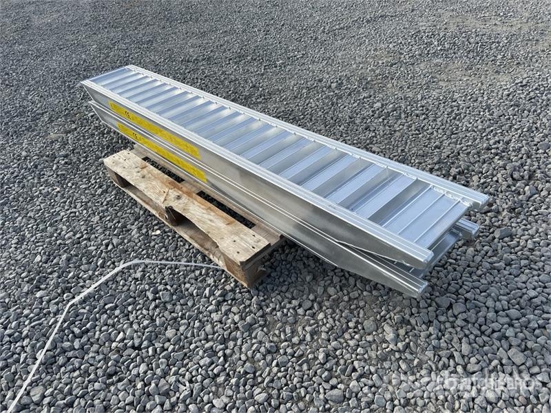 6 Ton Aluminum Loading Ramps (Unused) Vitle, dvigala in gradbeni dvižni sistemi