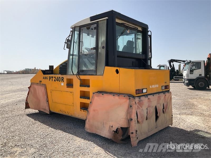 ABG PT240R 8 Wheel Pneumatic Roller 공기 타이어 롤러