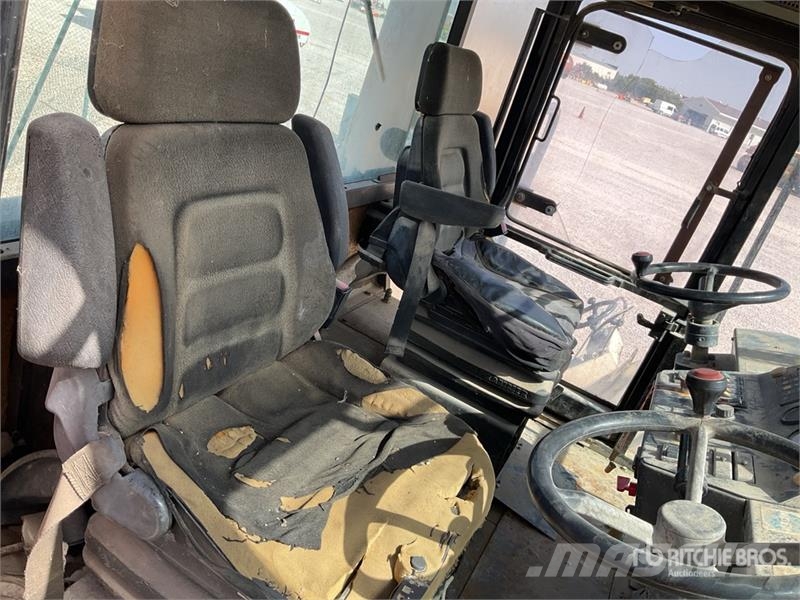 ABG PT240R 8 Wheel Pneumatic Roller 공기 타이어 롤러