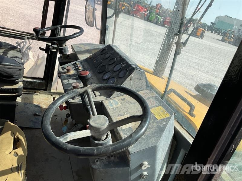 ABG PT240R 8 Wheel Pneumatic Roller 공기 타이어 롤러