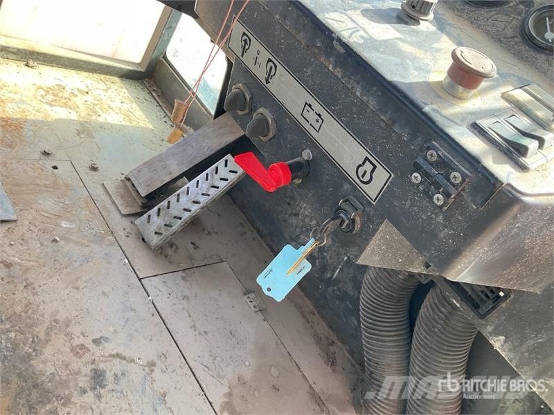 ABG PT240R 8 Wheel Pneumatic Roller 공기 타이어 롤러