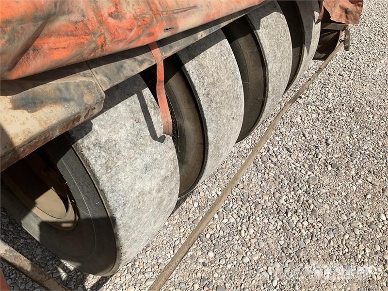 ABG PT240R 8 Wheel Pneumatic Roller 공기 타이어 롤러