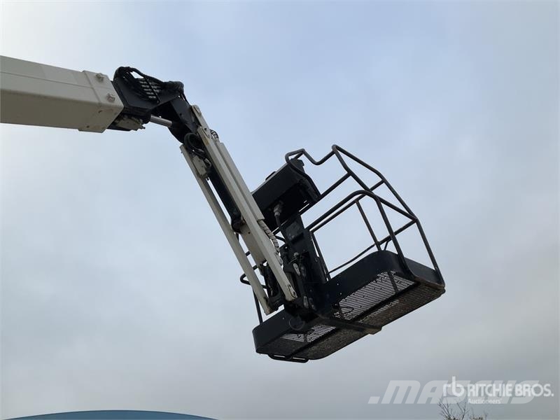 Airo A12JRTD 4WD Diesel Nacelle Articulee Articulating Articulated boom lifts