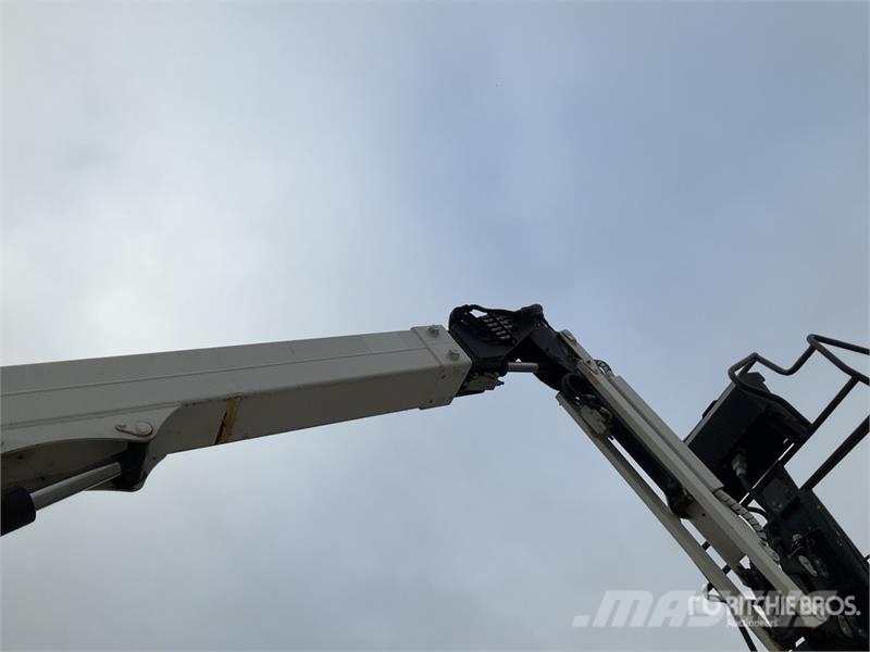 Airo A12JRTD 4WD Diesel Nacelle Articulee Articulating Articulated boom lifts