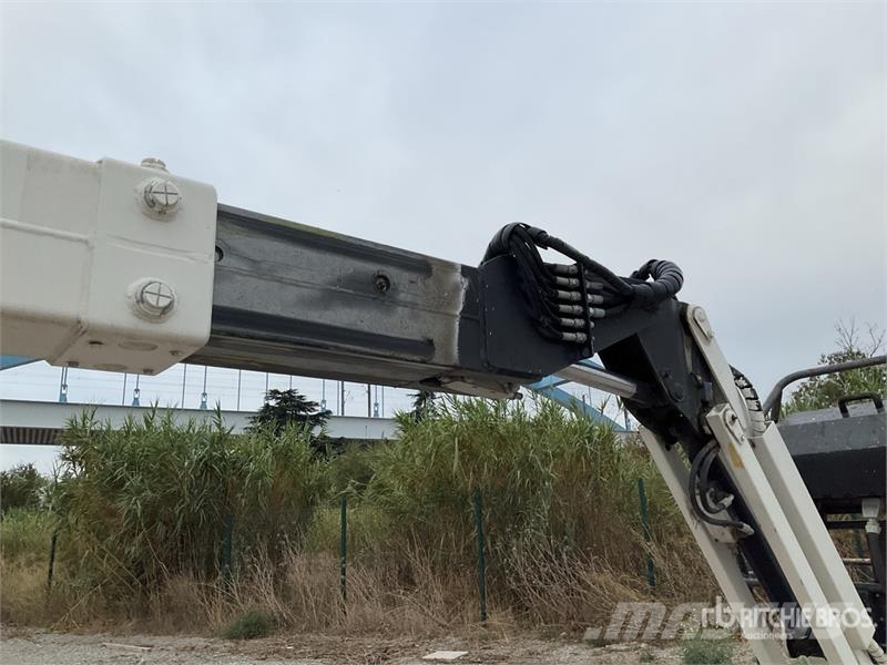 Airo A12JRTD 4WD Diesel Nacelle Articulee Articulating Articulated boom lifts