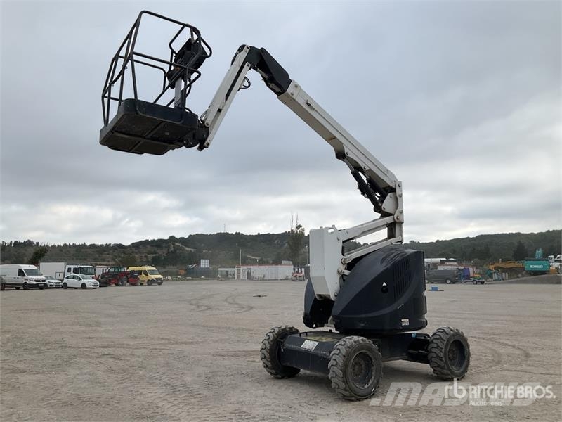 Airo A12JRTD 4WD Diesel Nacelle Articulee Articulating Articulated boom lifts