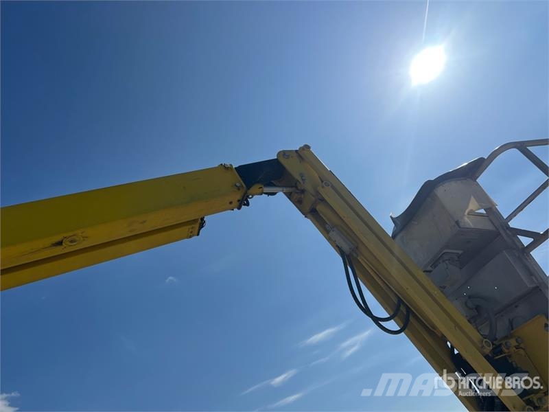 Airo A13 JE Electric Articulating Boom Lift ブームリフト　屈伸型