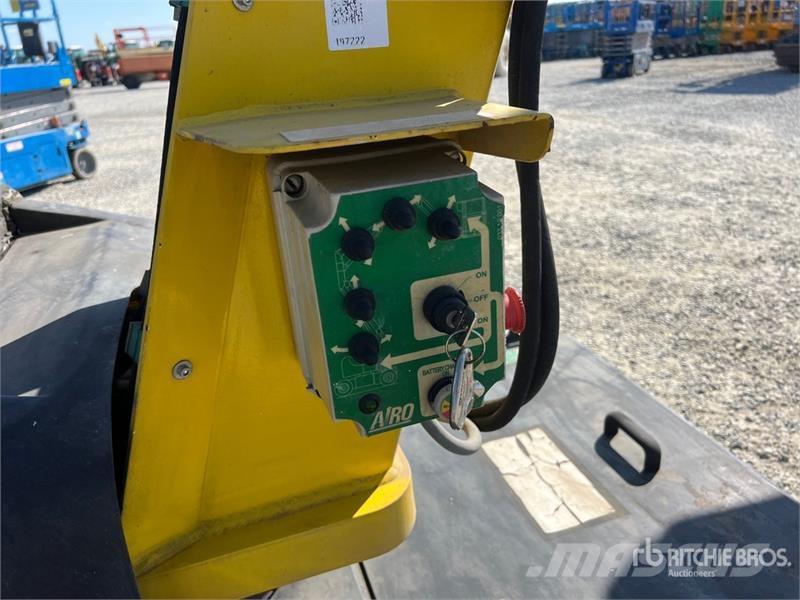 Airo A13 JE Electric Articulating Boom Lift ブームリフト　屈伸型