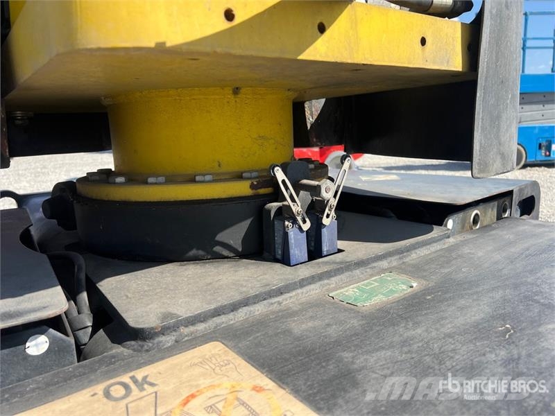 Airo A13 JE Electric Articulating Boom Lift ブームリフト　屈伸型