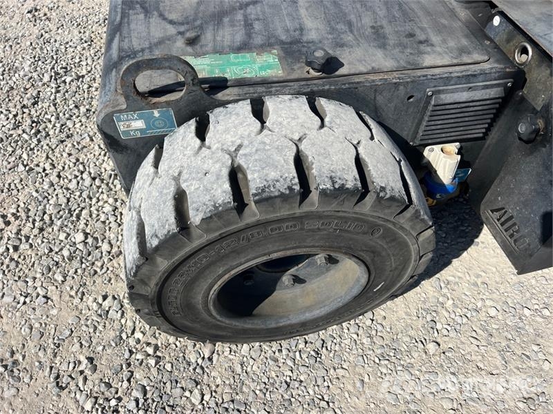 Airo A13 JE Electric Articulating Boom Lift ブームリフト　屈伸型