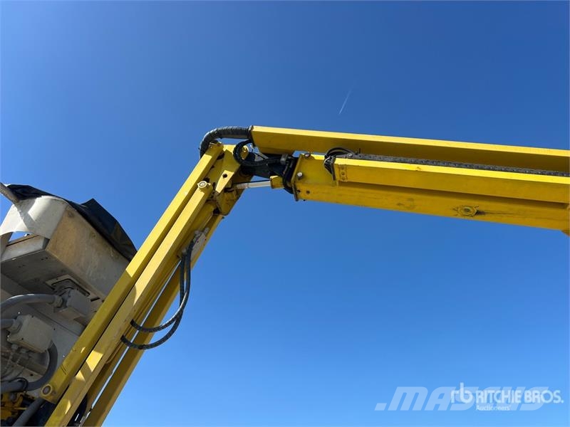 Airo A13 JE Electric Articulating Boom Lift ブームリフト　屈伸型
