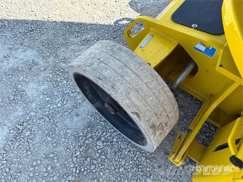 Airo A15JE Electric Articulating Boom Lift Bomlifte med knækarm