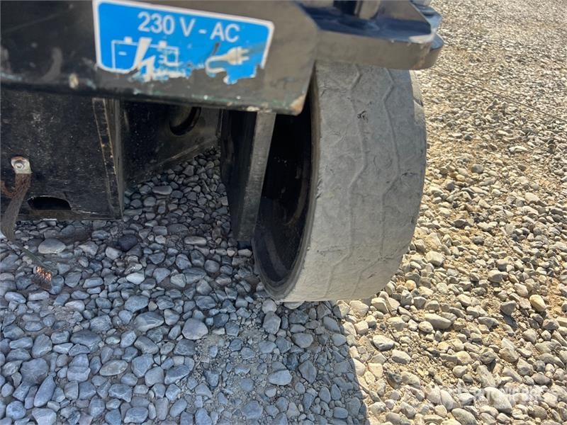 Airo V10E Vertical Mast Lift 垂直昇降型リフト
