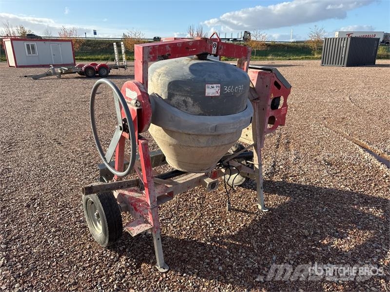 Altrad Betonniere 1 Essieu S/A Portable Concrete Mixer خلاطات خرسانة/ملاط