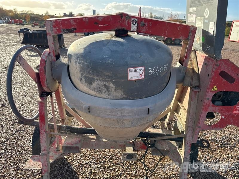 Altrad Betonniere 1 Essieu S/A Portable Concrete Mixer خلاطات خرسانة/ملاط