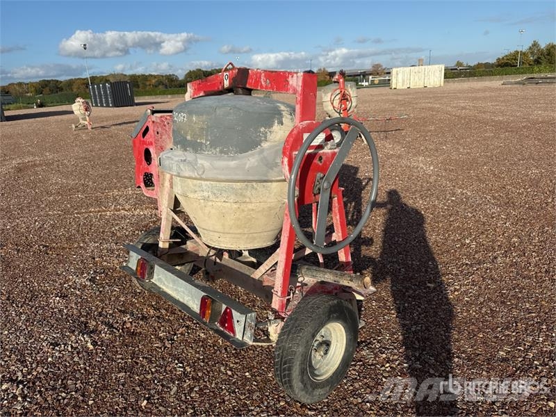 Altrad Betonniere 1 Essieu S/A Portable Concrete Mixer خلاطات خرسانة/ملاط