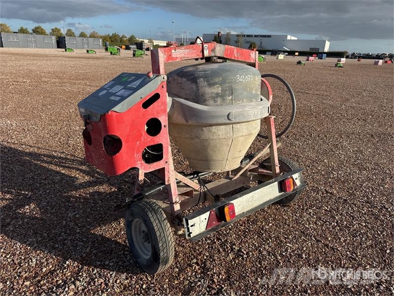 Altrad Betonniere 1 Essieu S/A Portable Concrete Mixer خلاطات خرسانة/ملاط