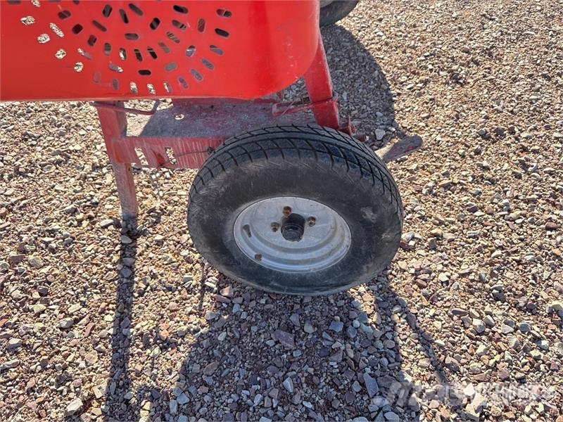 Altrad Betonniere Portable Concrete Mixer (Inoperable) Stavebné miešačky