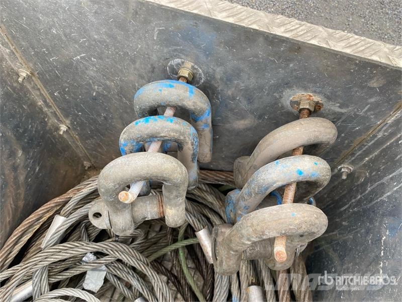  Aluminium Boxes with Steel Cables & Shackles معدات البناء - غير ذلك
