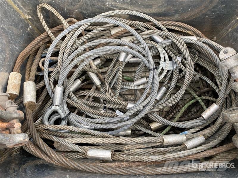  Aluminium Boxes with Steel Cables & Shackles معدات البناء - غير ذلك