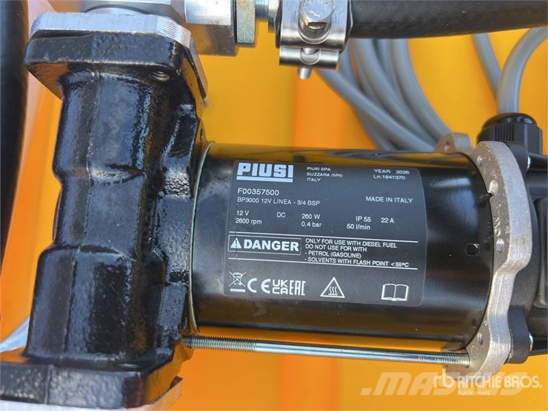 AM Tank Carrytank 330CM 330 L Poly Portable Diesel Tr صهاريج الوقود والصهاريج الإضافية