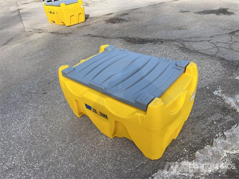 AM Tank Carrytank 330CM 330 L Poly Portable Diesel Tr صهاريج الوقود والصهاريج الإضافية