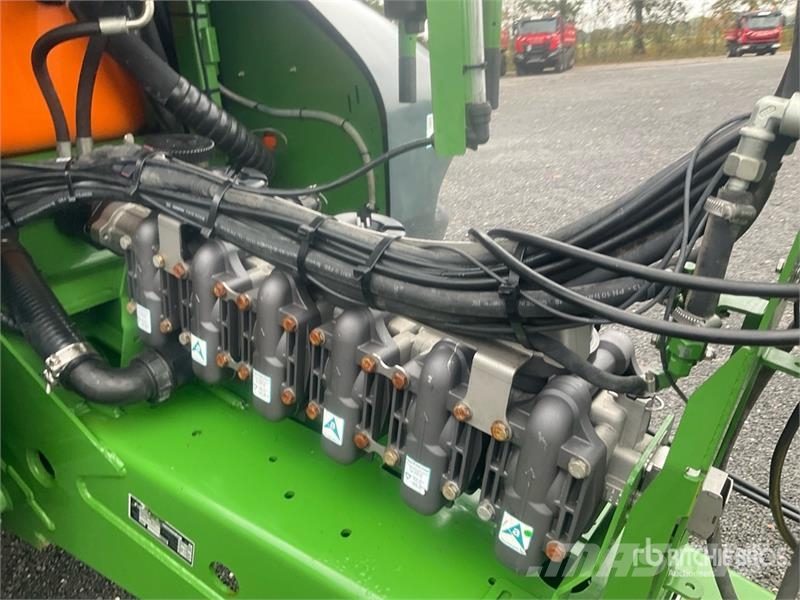 Amazone UX 11200 Super 40 m T/A Pull-Type Sprayer Anhängespritzen