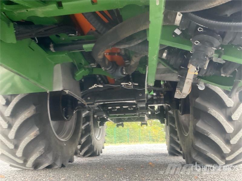 Amazone UX 11200 Super 40 m T/A Pull-Type Sprayer Anhängespritzen