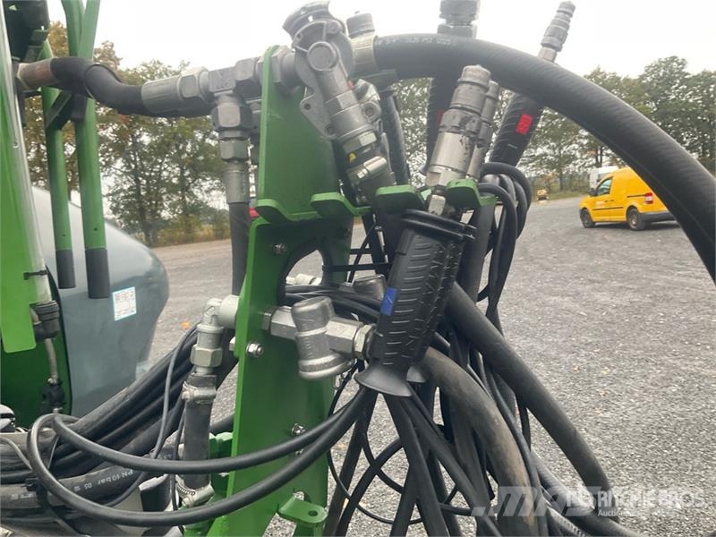 Amazone UX 11200 Super 40 m T/A Pull-Type Sprayer Anhängespritzen