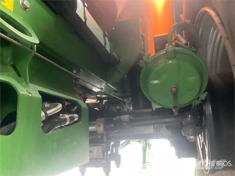 Amazone UX 11200 Super 40 m T/A Pull-Type Sprayer Anhängespritzen