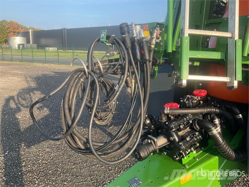Amazone UX 4201 Super 30 m Pull-Type Sprayer Opryskiwacze zaczepiane