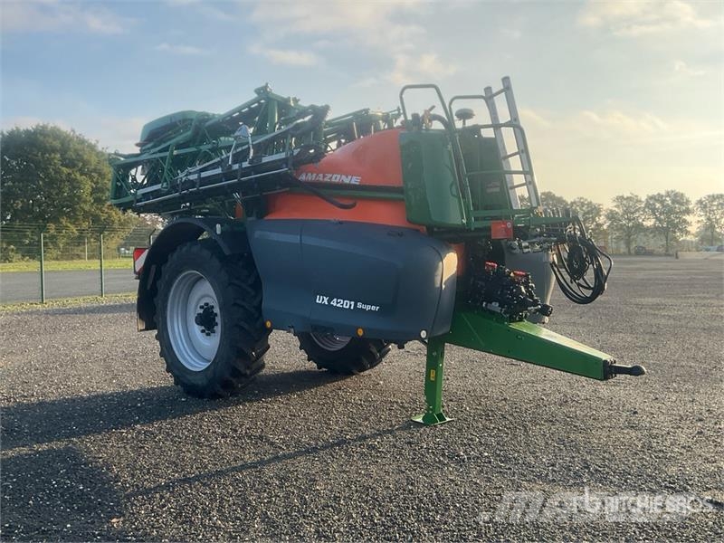 Amazone UX 4201 Super 30 m Pull-Type Sprayer Opryskiwacze zaczepiane