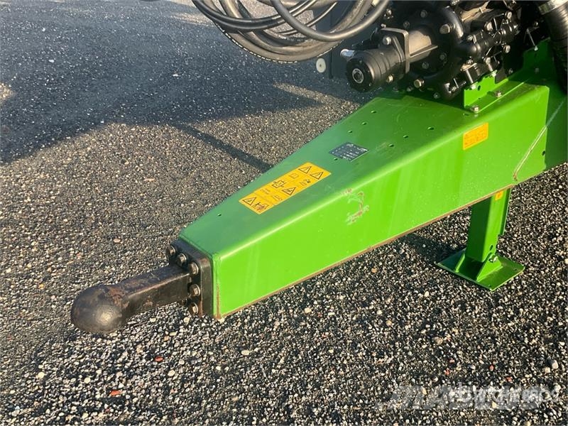 Amazone UX 4201 Super 30 m Pull-Type Sprayer Opryskiwacze zaczepiane