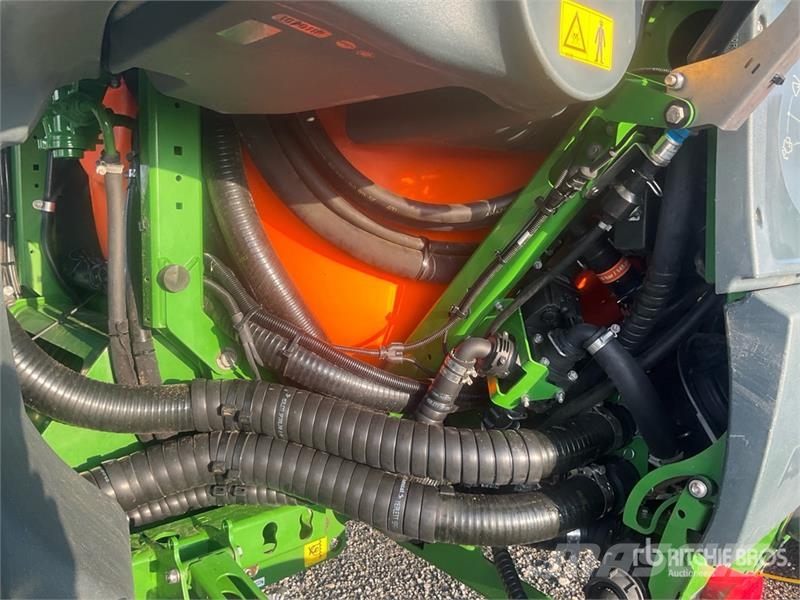 Amazone UX 4201 Super 30 m Pull-Type Sprayer Opryskiwacze zaczepiane