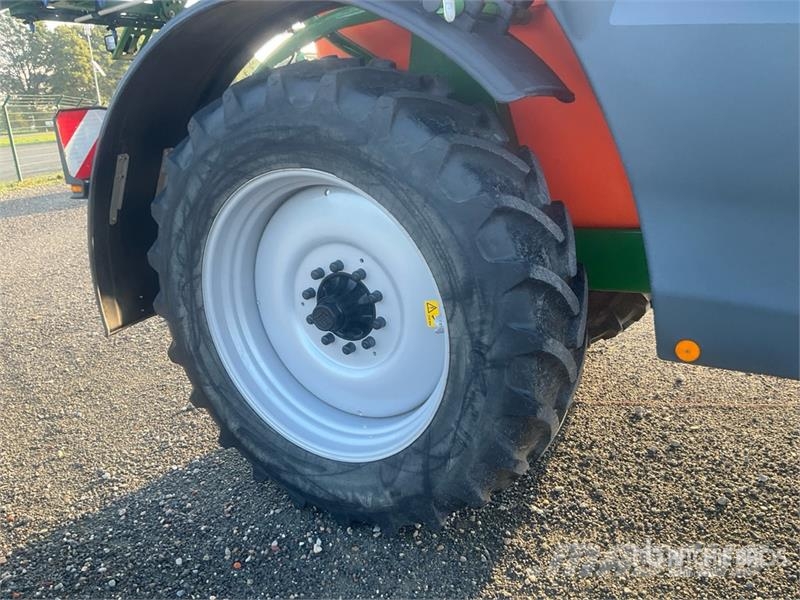 Amazone UX 4201 Super 30 m Pull-Type Sprayer Opryskiwacze zaczepiane