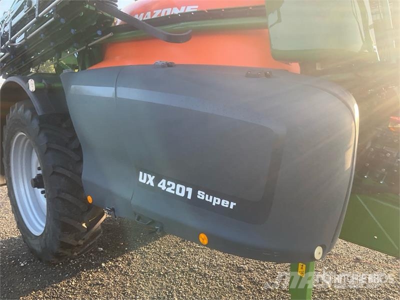 Amazone UX 4201 Super 30 m Pull-Type Sprayer Opryskiwacze zaczepiane