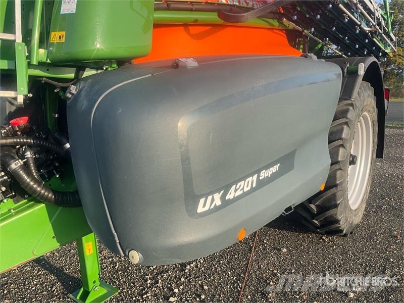 Amazone UX 4201 Super 30 m Pull-Type Sprayer Opryskiwacze zaczepiane