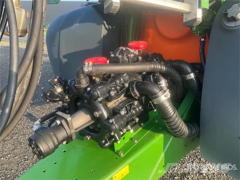 Amazone UX 4201 Super 30 m Pull-Type Sprayer Opryskiwacze zaczepiane