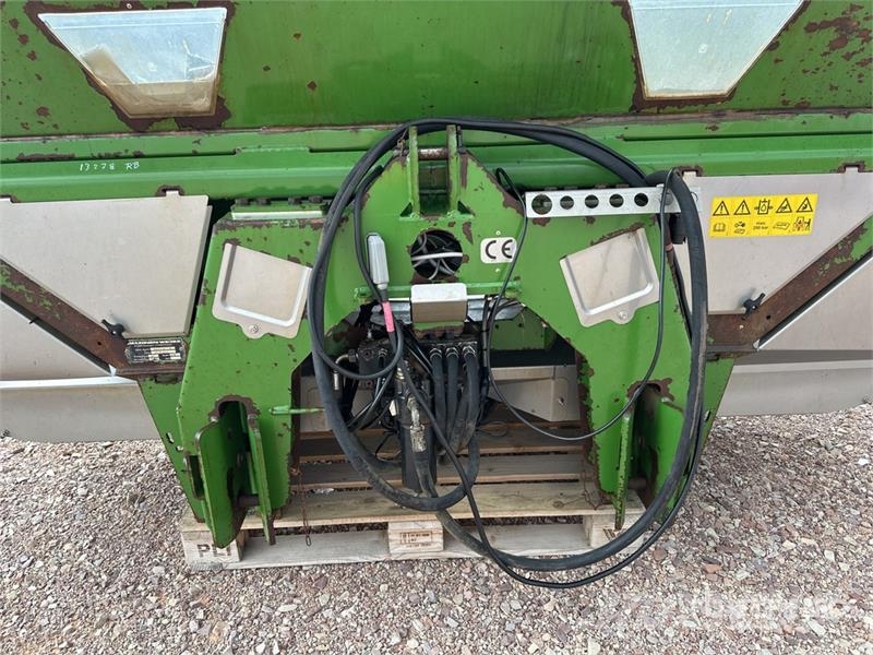 Amazone ZAM Ultra 3000 ProfiS Hydro Fertilizer Spreader Vedelväetise külvikud