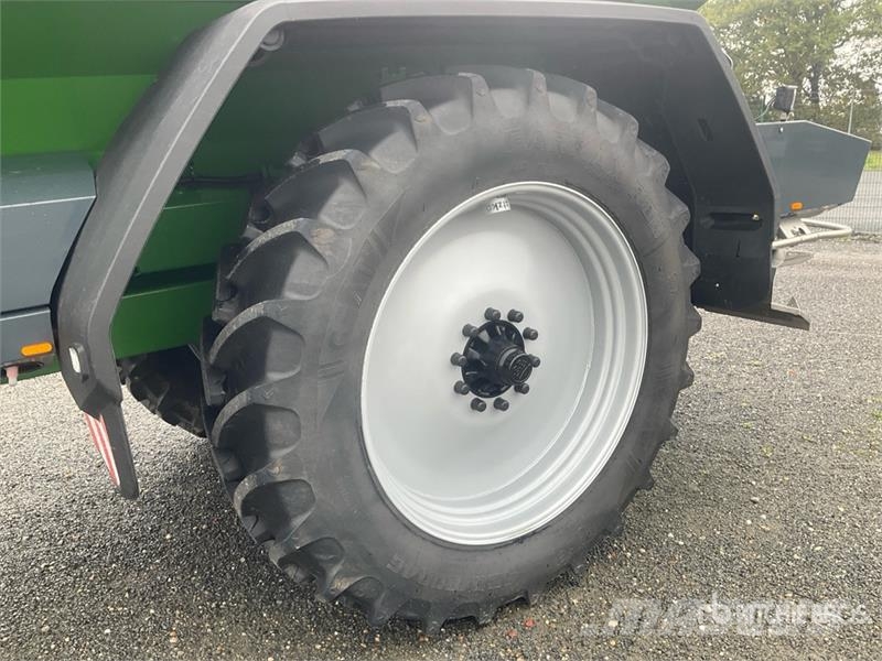 Amazone ZG-TS 7501 ProfisPro Pull-Type Fertilizer Spreader Flüssigdüngerstreuer