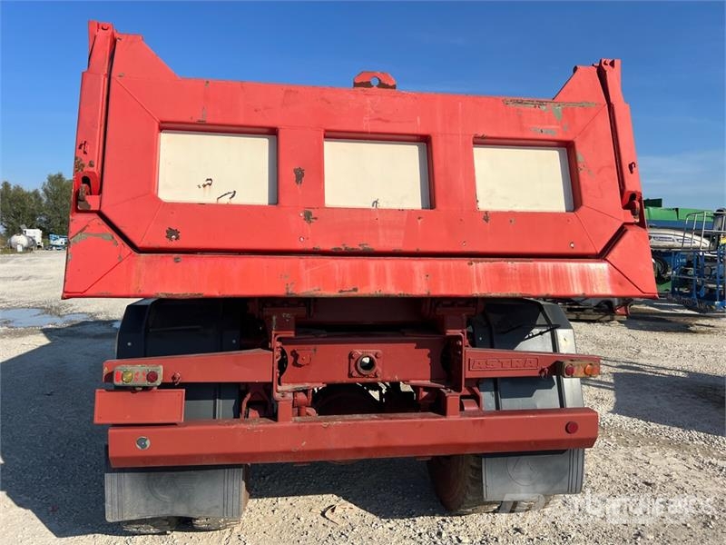 Astra BM201 T/A Dump Truck (Inoperable) ダンプ