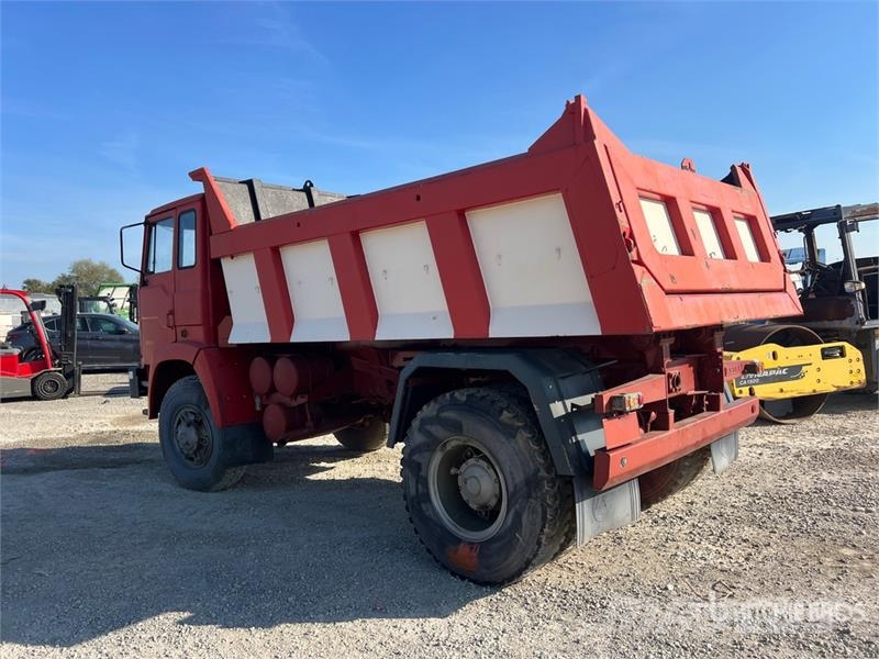 Astra BM201 T/A Dump Truck (Inoperable) ダンプ