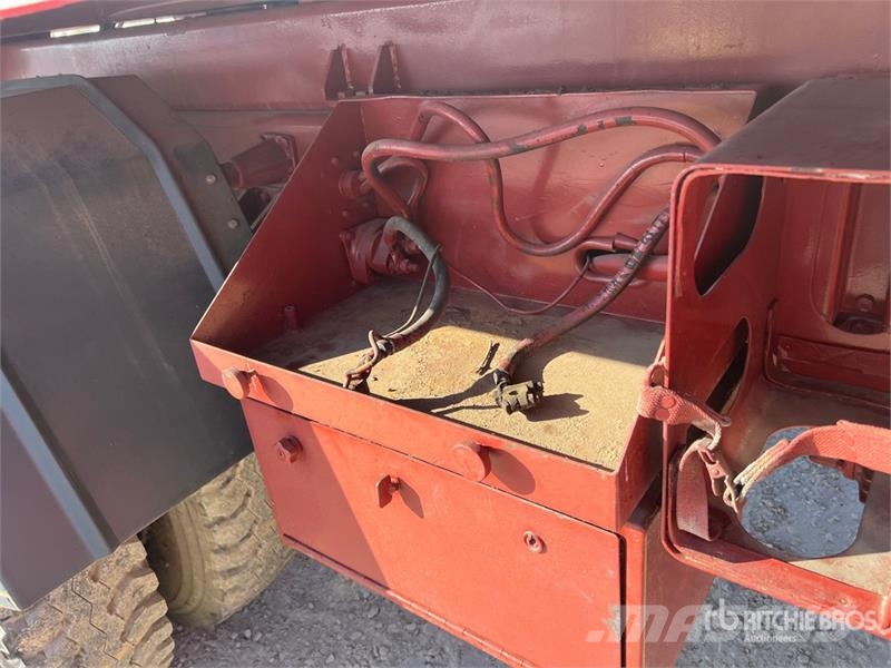 Astra BM201 T/A Dump Truck (Inoperable) ダンプ