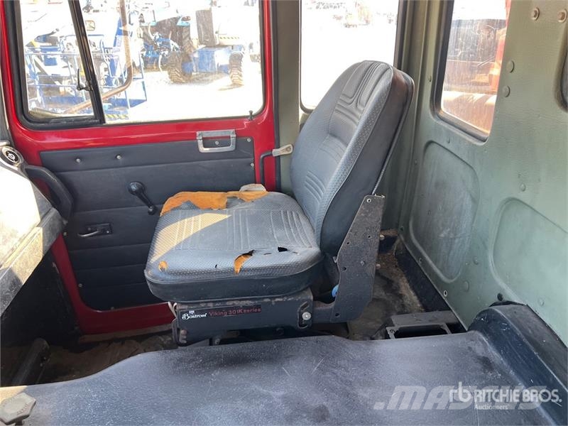 Astra BM201 T/A Dump Truck (Inoperable) ダンプ